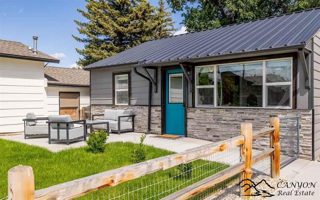 1815 Stampede Ave — photo 3 of 24