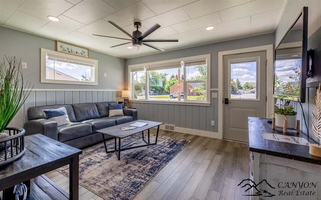 1815 Stampede Ave — photo 4 of 24