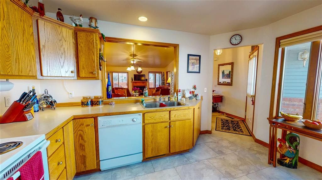 1213 Sage Brush St — photo 8 of 25