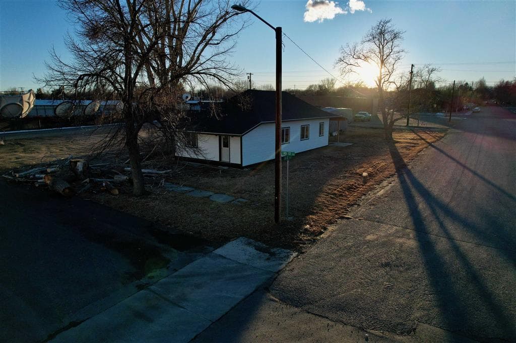 302 3rd St S — photo 18 of 21