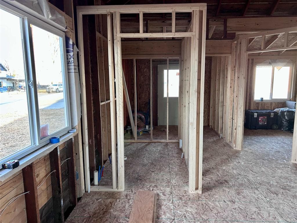 302 3rd St S — photo 3 of 21