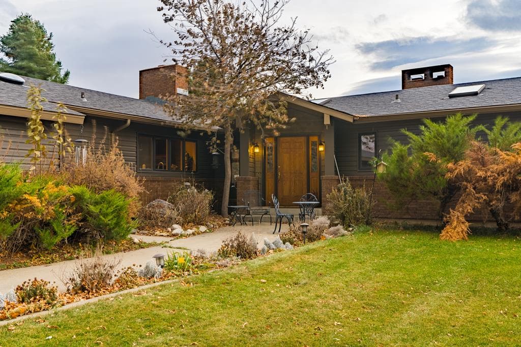 60 Frost Ln — photo 2 of 25