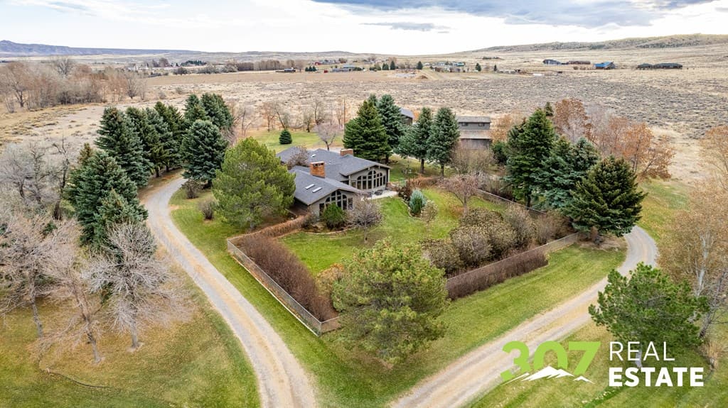 60 Frost Ln — photo 4 of 25