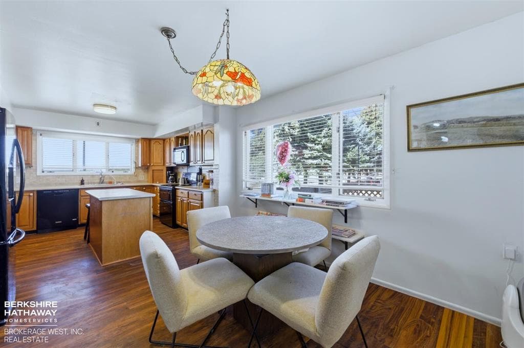 1061 Lane 11 1/2 — photo 14 of 25