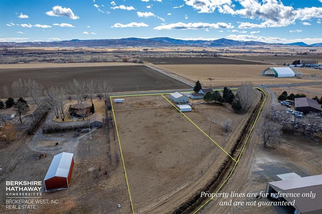 1061 Lane 11 1/2 — photo 4 of 25