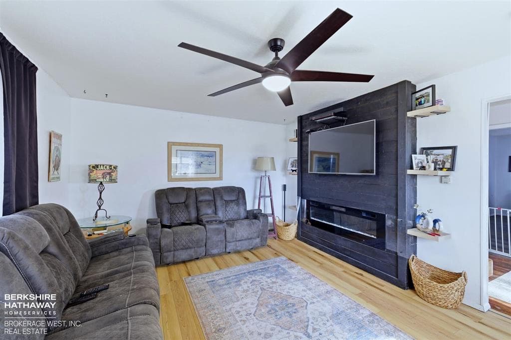 1061 Lane 11 1/2 — photo 7 of 25