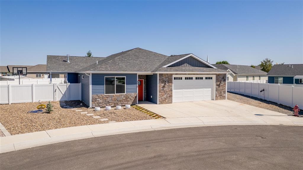 151 Maple Court — photo 2 of 25