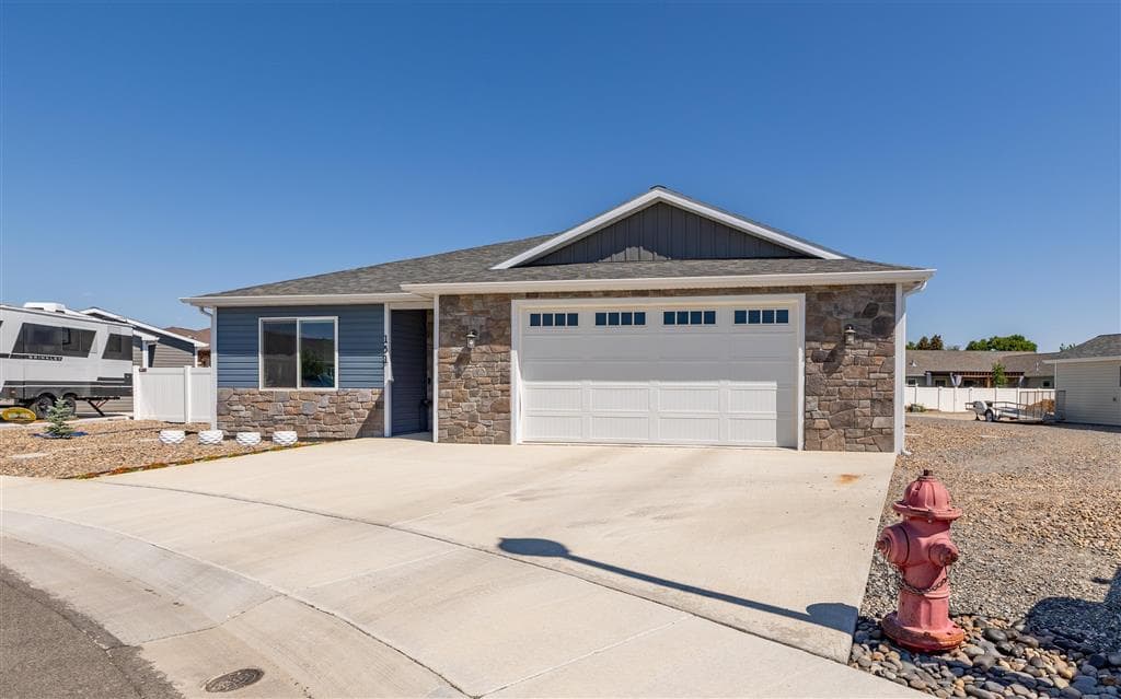 151 Maple Court — photo 4 of 25