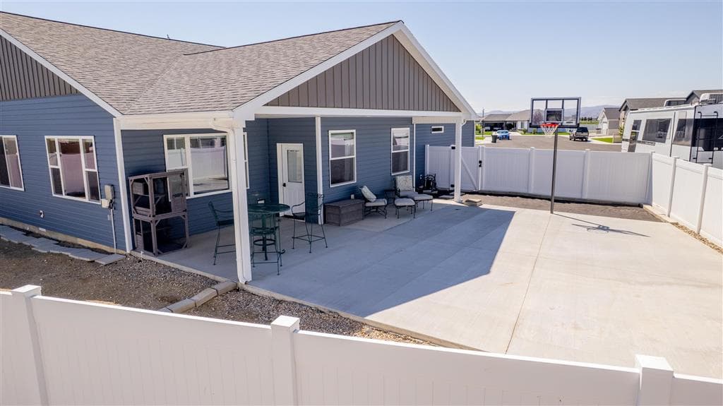 151 Maple Court — photo 5 of 25