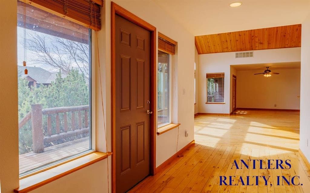 139 S Chugwater Dr — photo 2 of 25