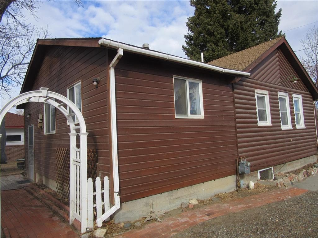 2120 Gail Ln — photo 2 of 25