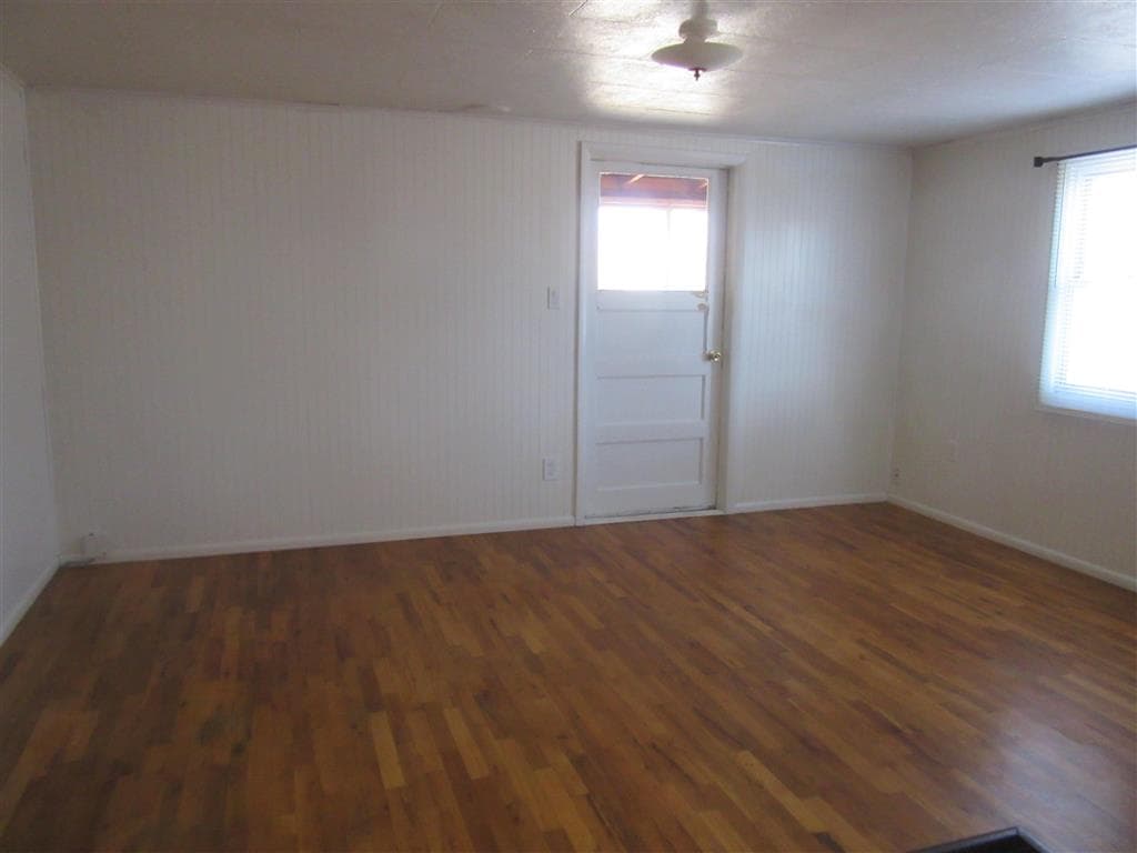 2120 Gail Ln — photo 4 of 25