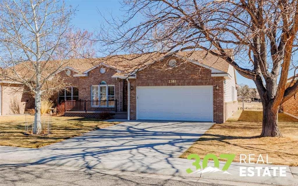 2381 Larkspur Ct — photo 2 of 25