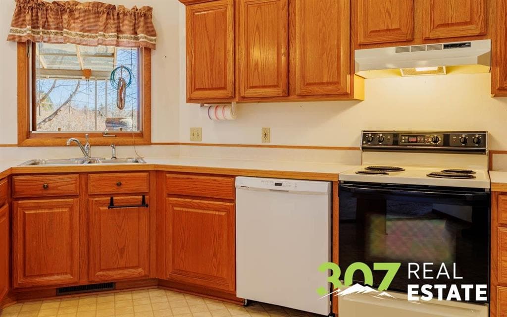 2381 Larkspur Ct — photo 11 of 25