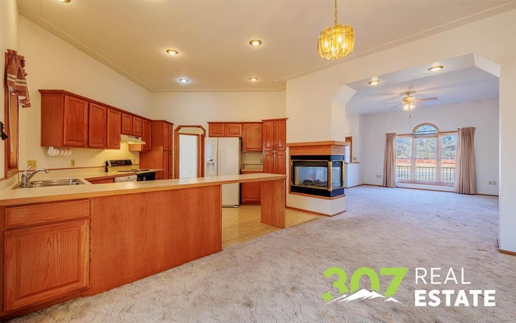 2381 Larkspur Ct — photo 6 of 25