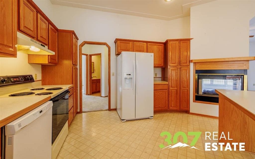 2381 Larkspur Ct — photo 10 of 25