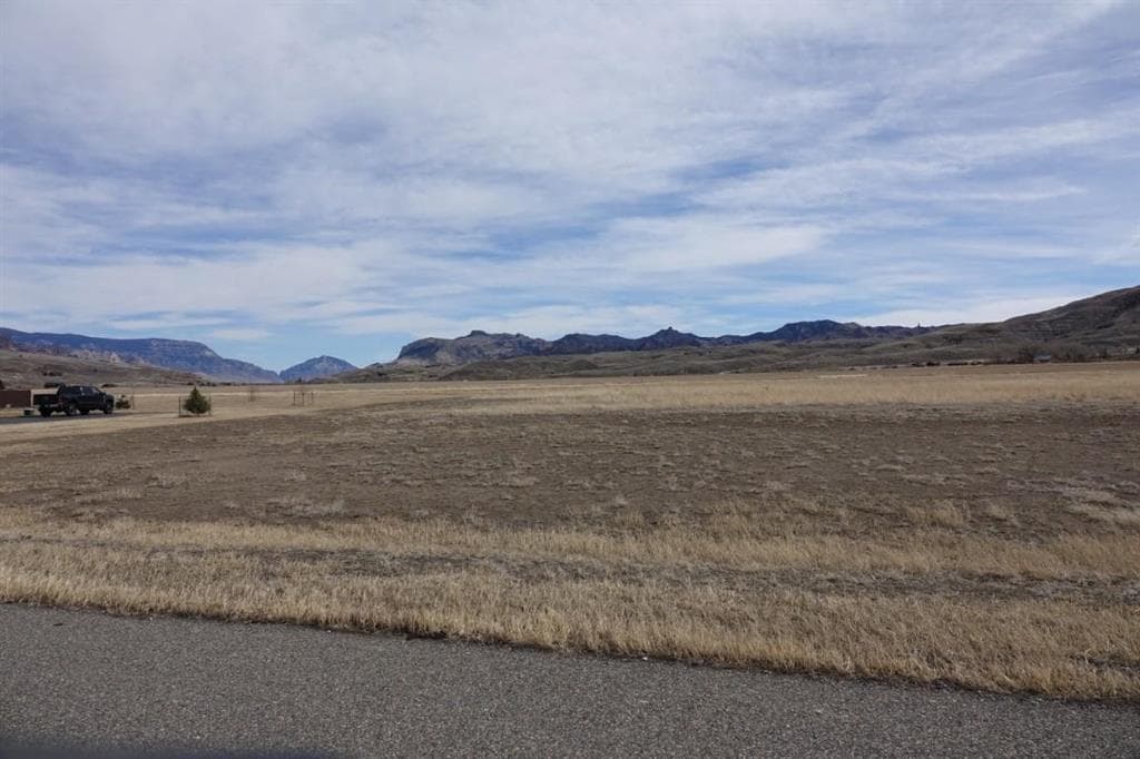 31 Stillwater Dr — photo 8 of 9