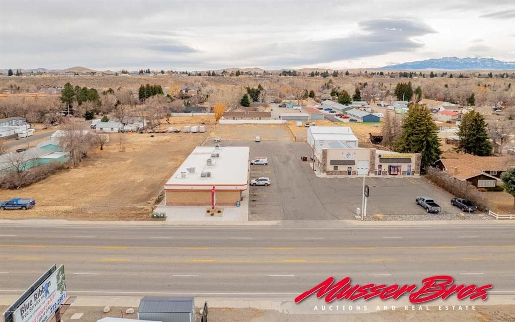 2706 Big Horn Ave — photo 11 of 25