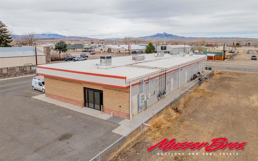 2706 Big Horn Ave — photo 17 of 25