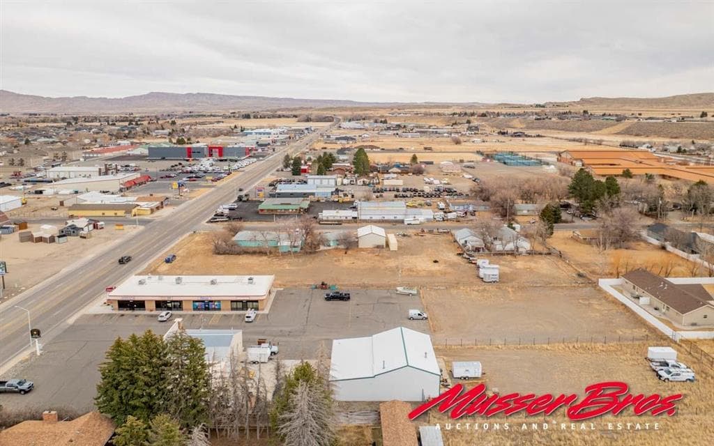 2706 Big Horn Ave — photo 5 of 25