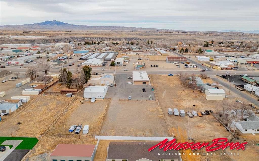 2706 Big Horn Ave — photo 6 of 25