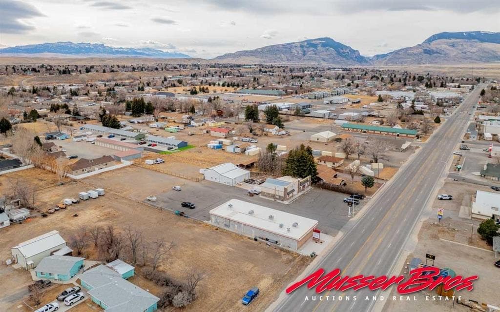 2706 Big Horn Ave — photo 9 of 25