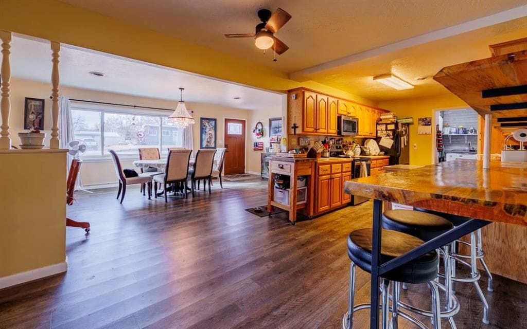 309 Carmon Ave — photo 5 of 25