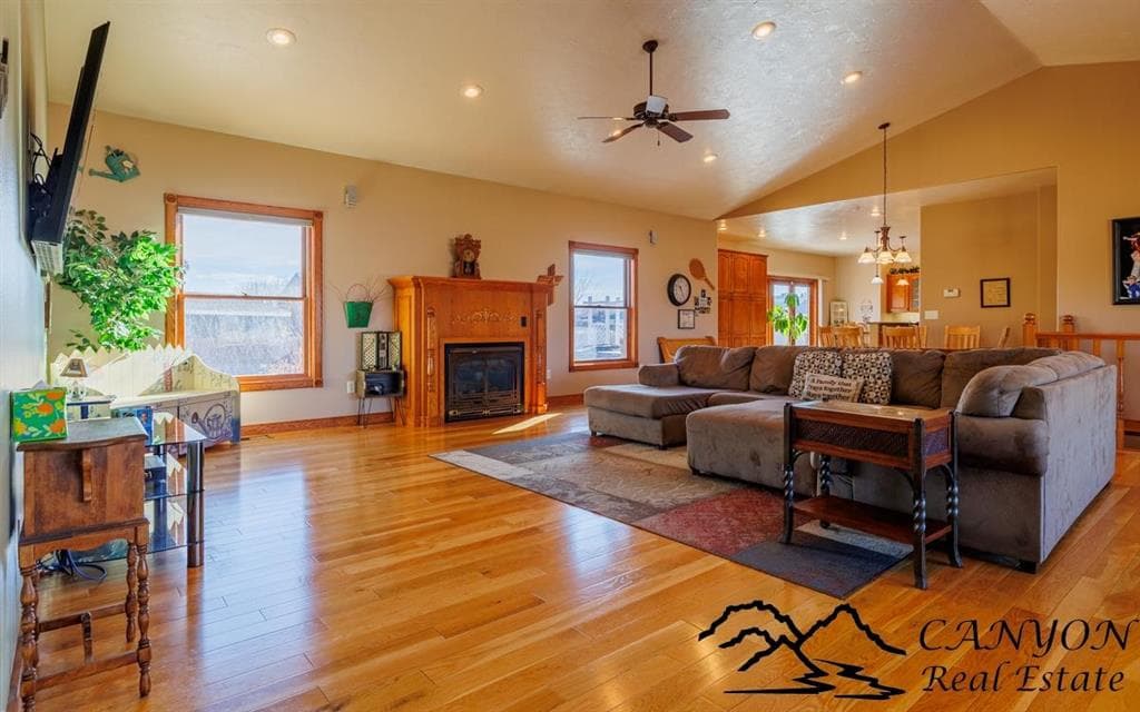 6 Viking Dr — photo 3 of 25