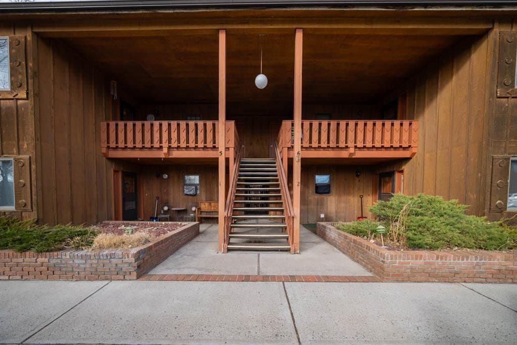 1925 Pioneer Ave photo 1