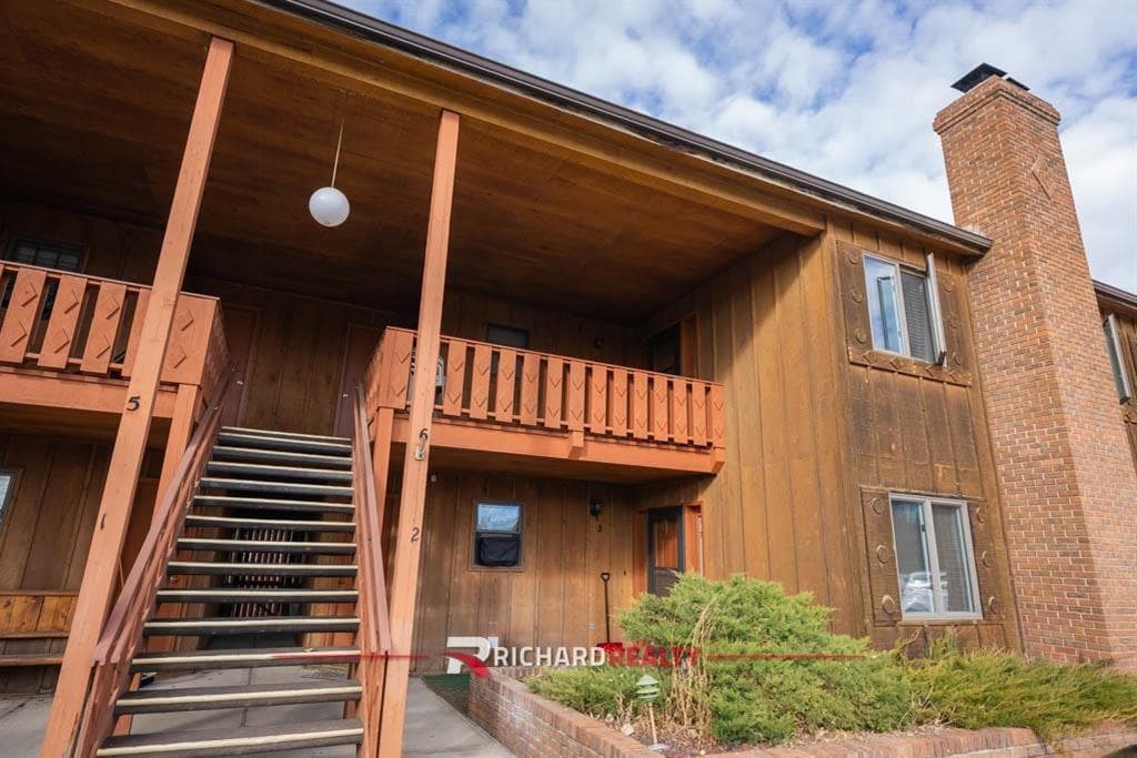 1925 Pioneer Ave — photo 2 of 16