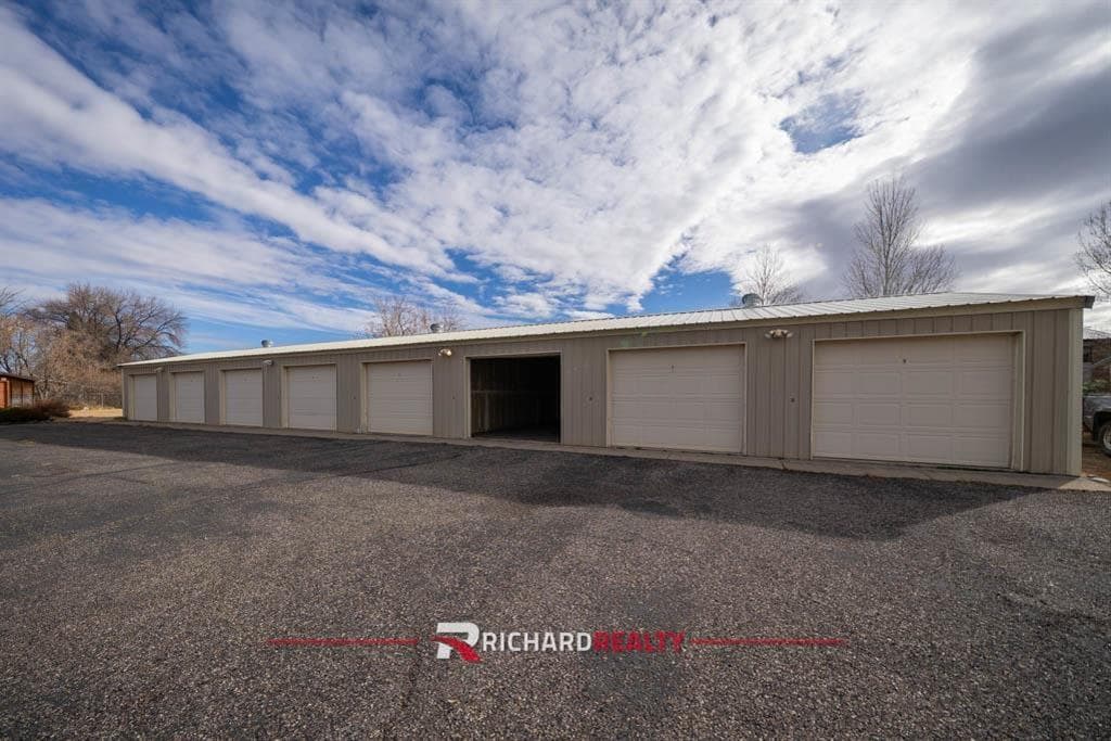 1925 Pioneer Ave — photo 13 of 16