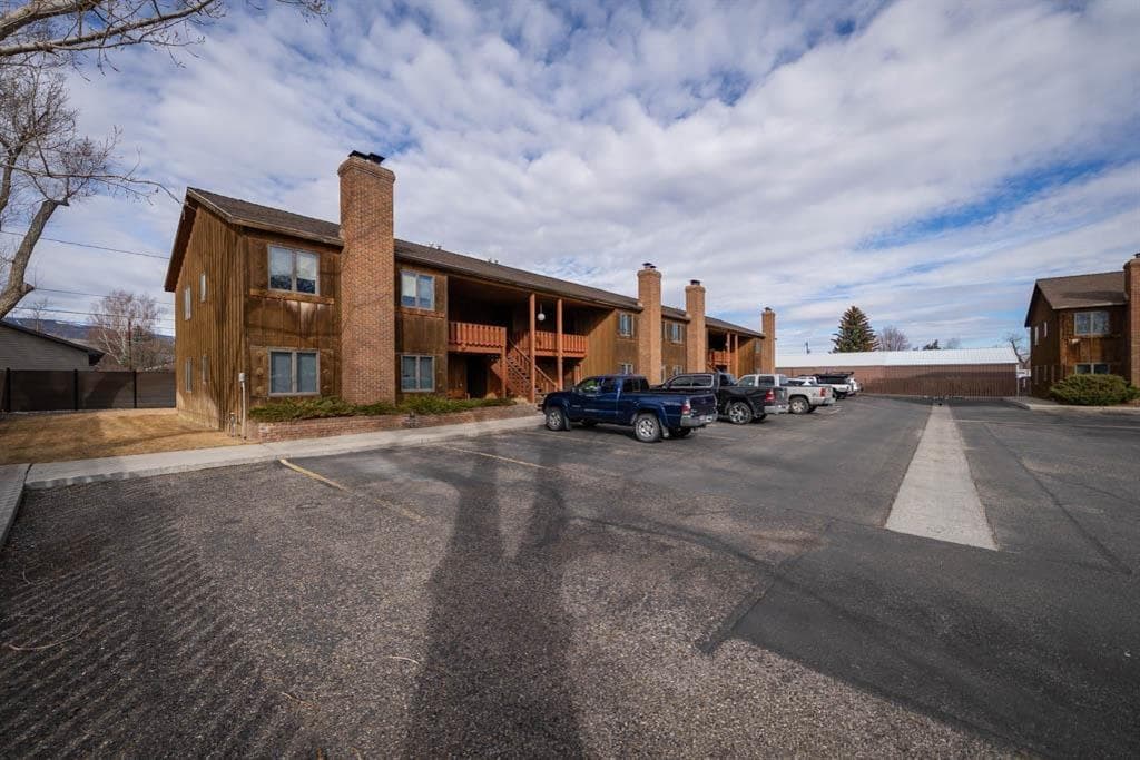 1925 Pioneer Ave — photo 3 of 16