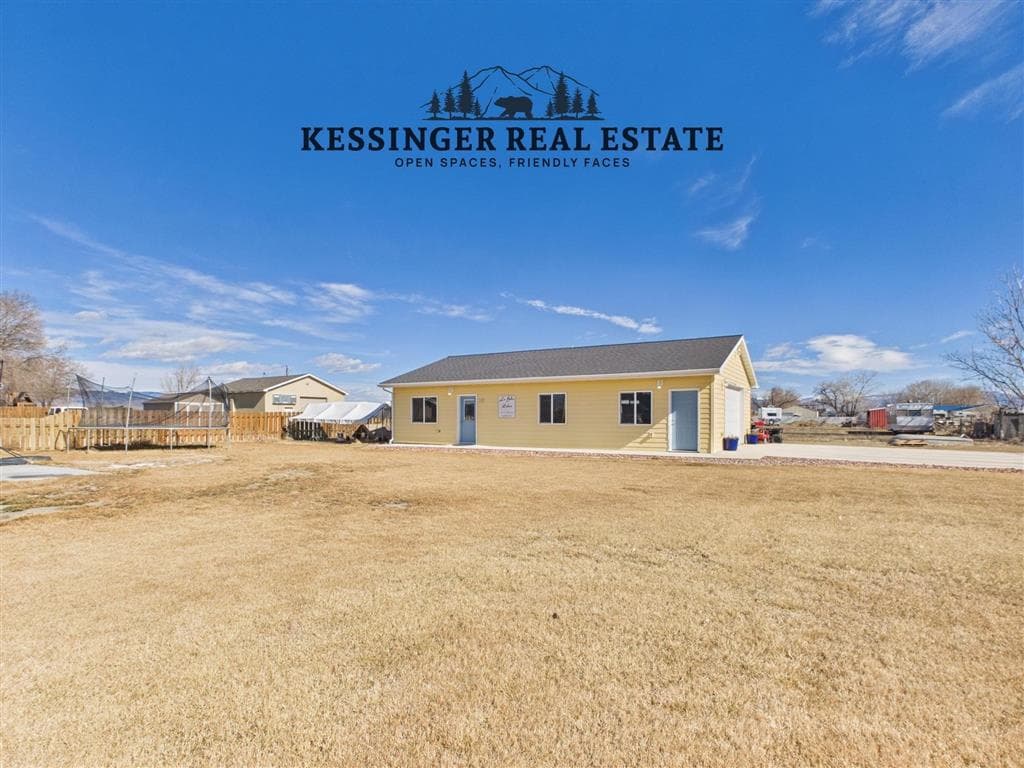 341 N Division St — photo 2 of 25