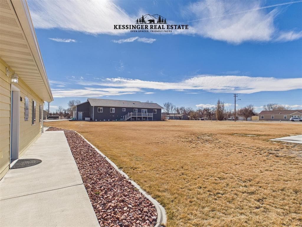 341 N Division St — photo 4 of 25