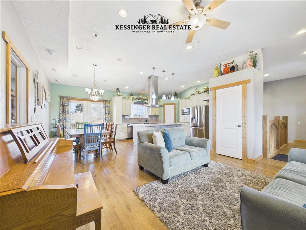 53 E 3rd St N — photo 2 of 25