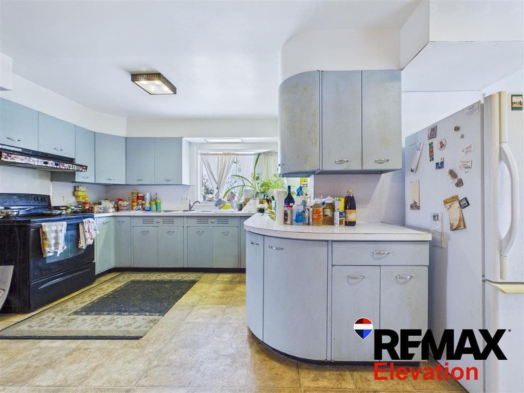 505 N Bernard St — photo 11 of 25