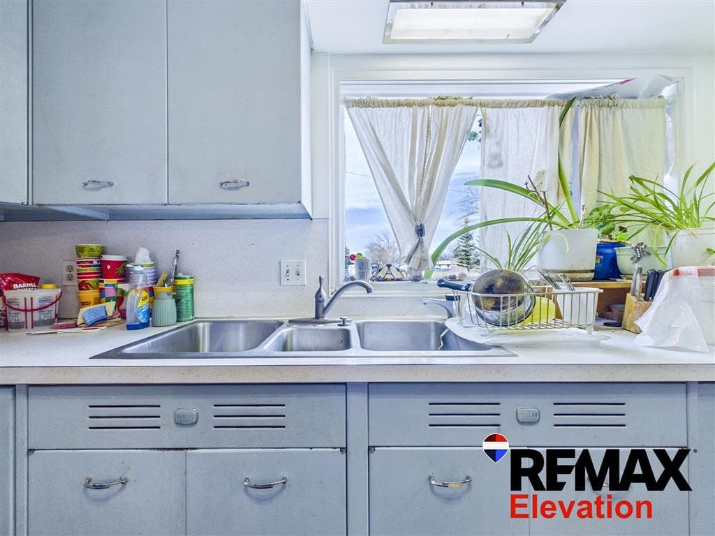 505 N Bernard St — photo 7 of 25