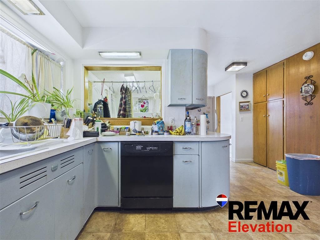 505 N Bernard St — photo 10 of 25