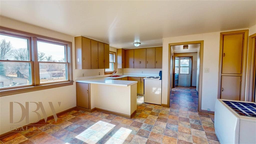 218 Elk St Elk St — photo 4 of 25