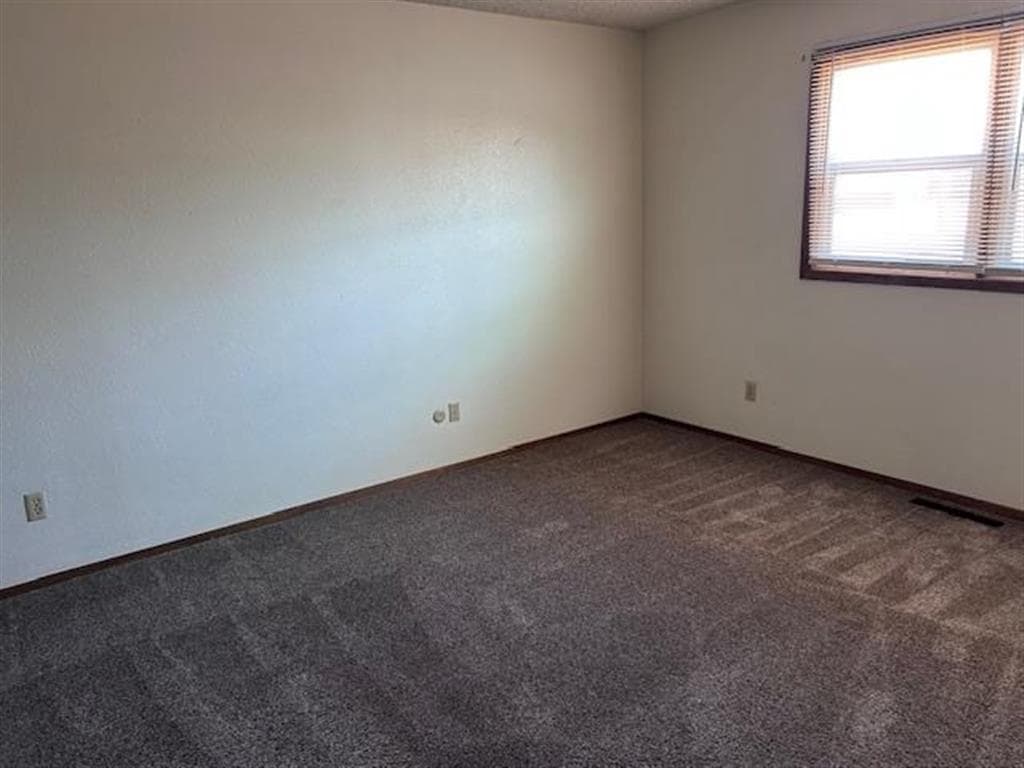 615 N Day St — photo 7 of 13