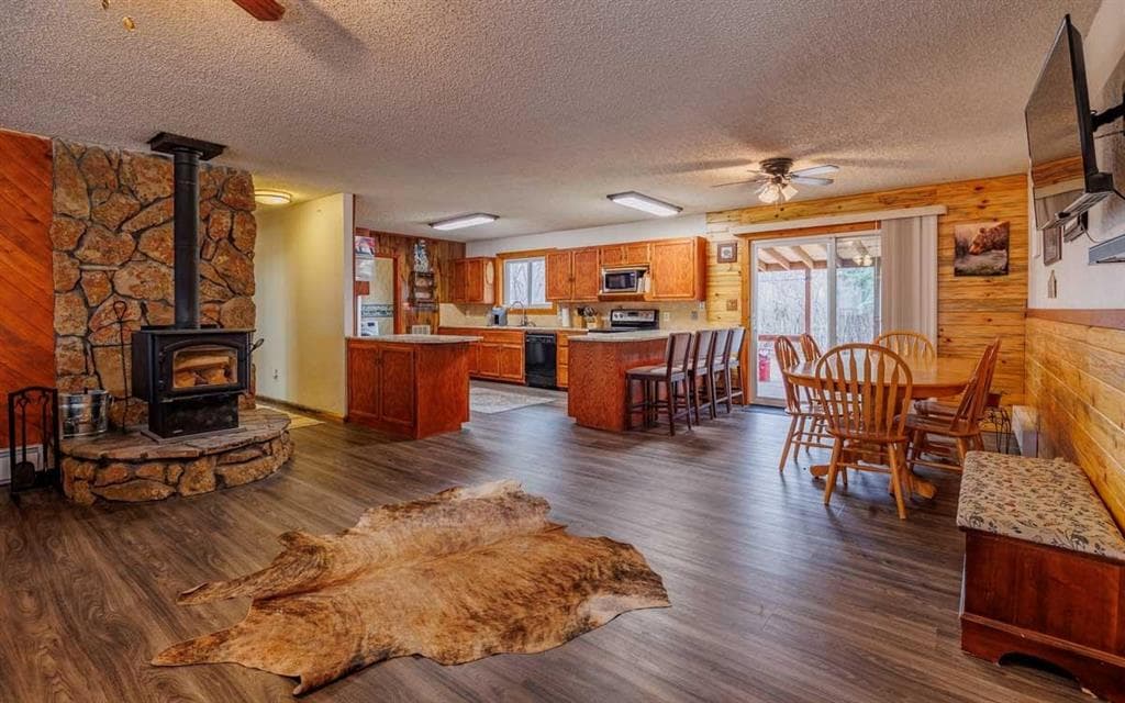 944 Saddle Ct photo 1