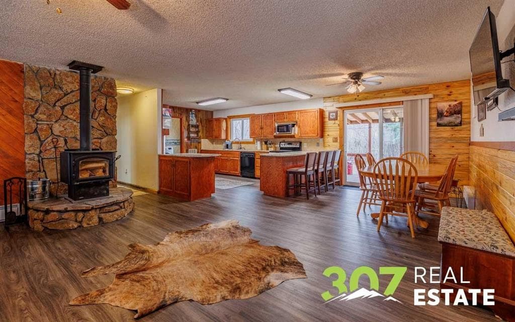 944 Saddle Ct — photo 3 of 25