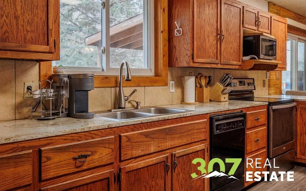 944 Saddle Ct — photo 10 of 25