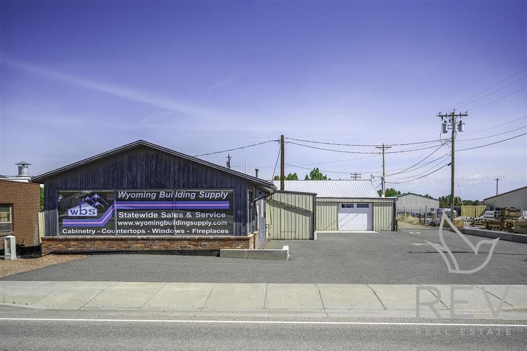 2811 Big Horn Ave — photo 2 of 23