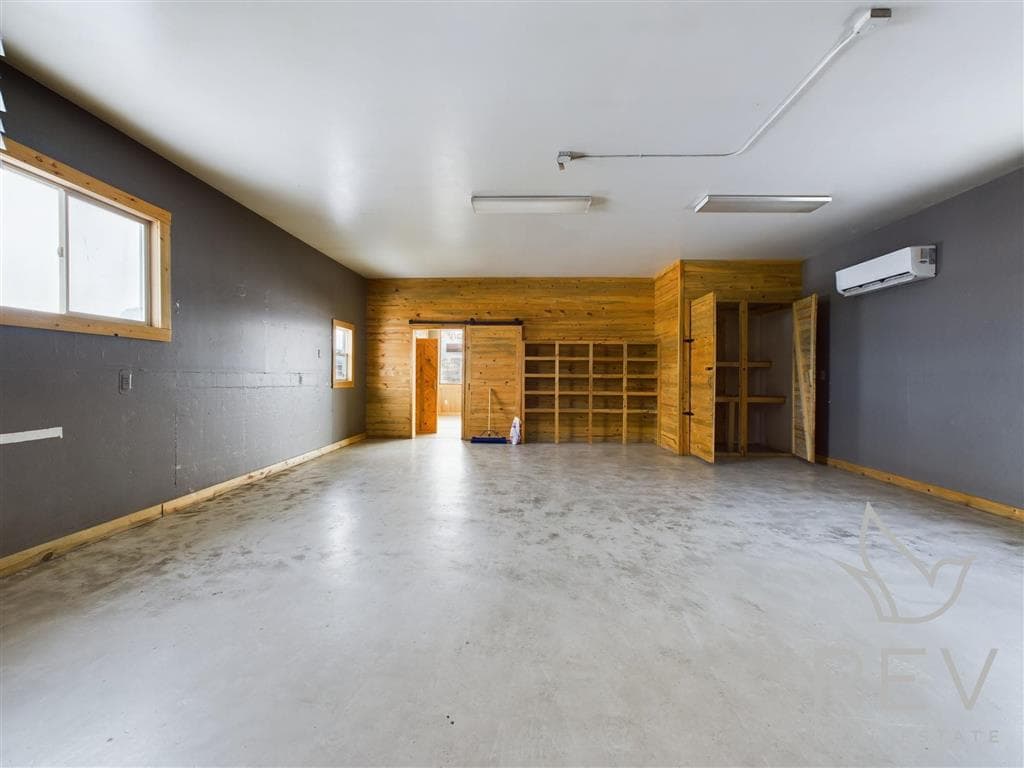 2811 Big Horn Ave — photo 11 of 23