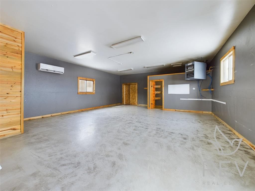 2811 Big Horn Ave — photo 12 of 23