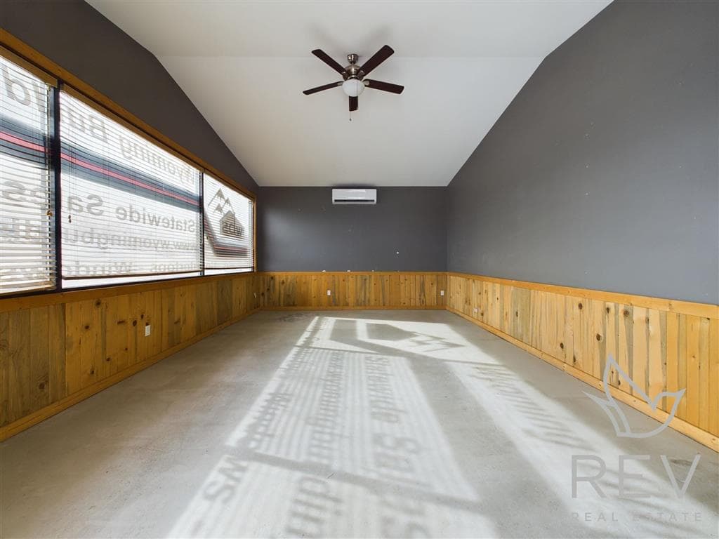 2811 Big Horn Ave — photo 13 of 23