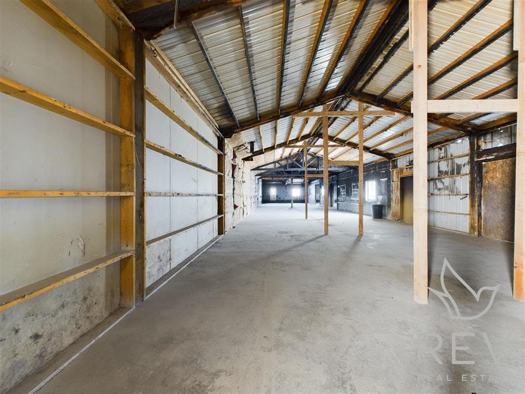 2811 Big Horn Ave — photo 14 of 23