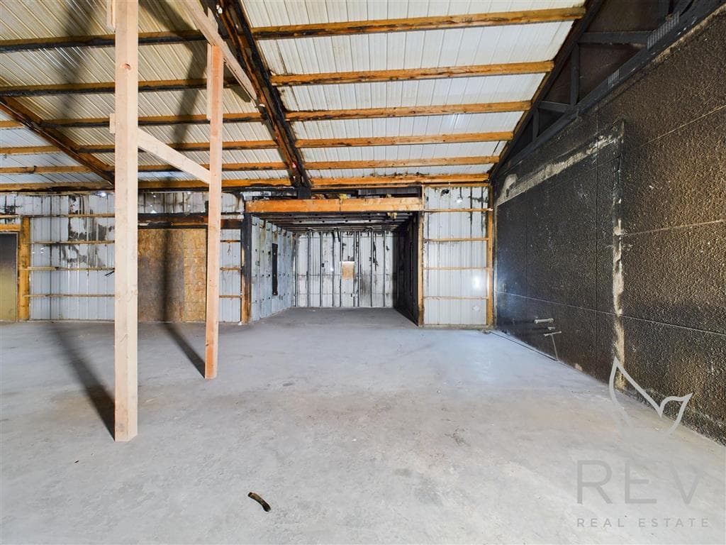 2811 Big Horn Ave — photo 15 of 23