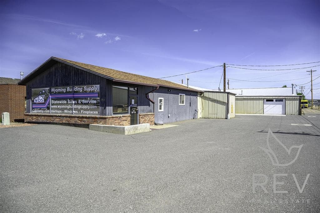 2811 Big Horn Ave — photo 4 of 23